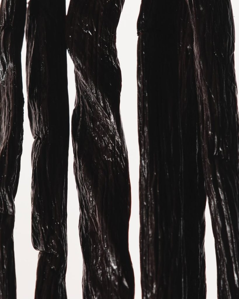 میست بدن و مو شیرینی اِکلِر Kylie Cosmetics